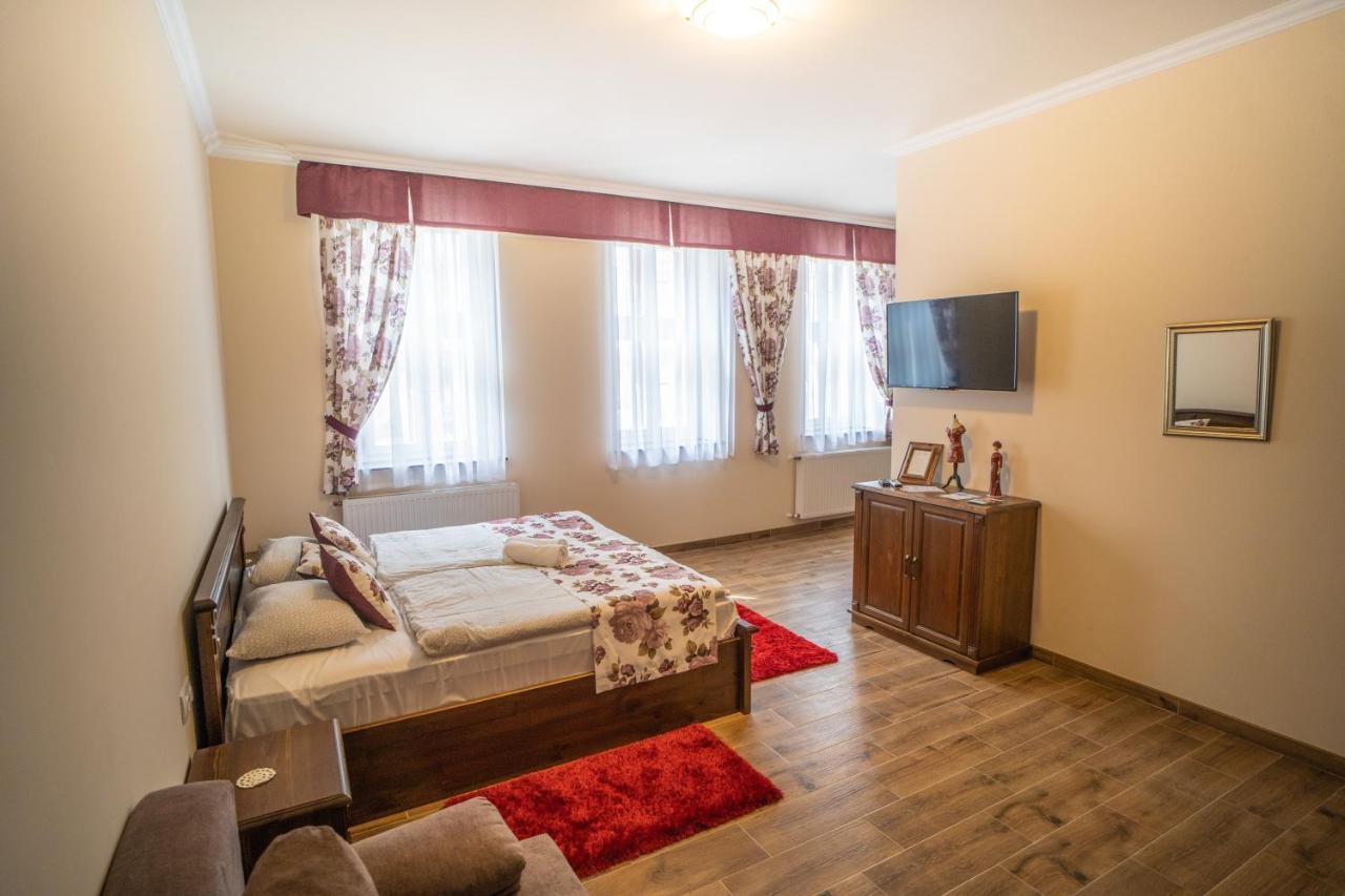 Toscana Apartman Gyula Exterior foto