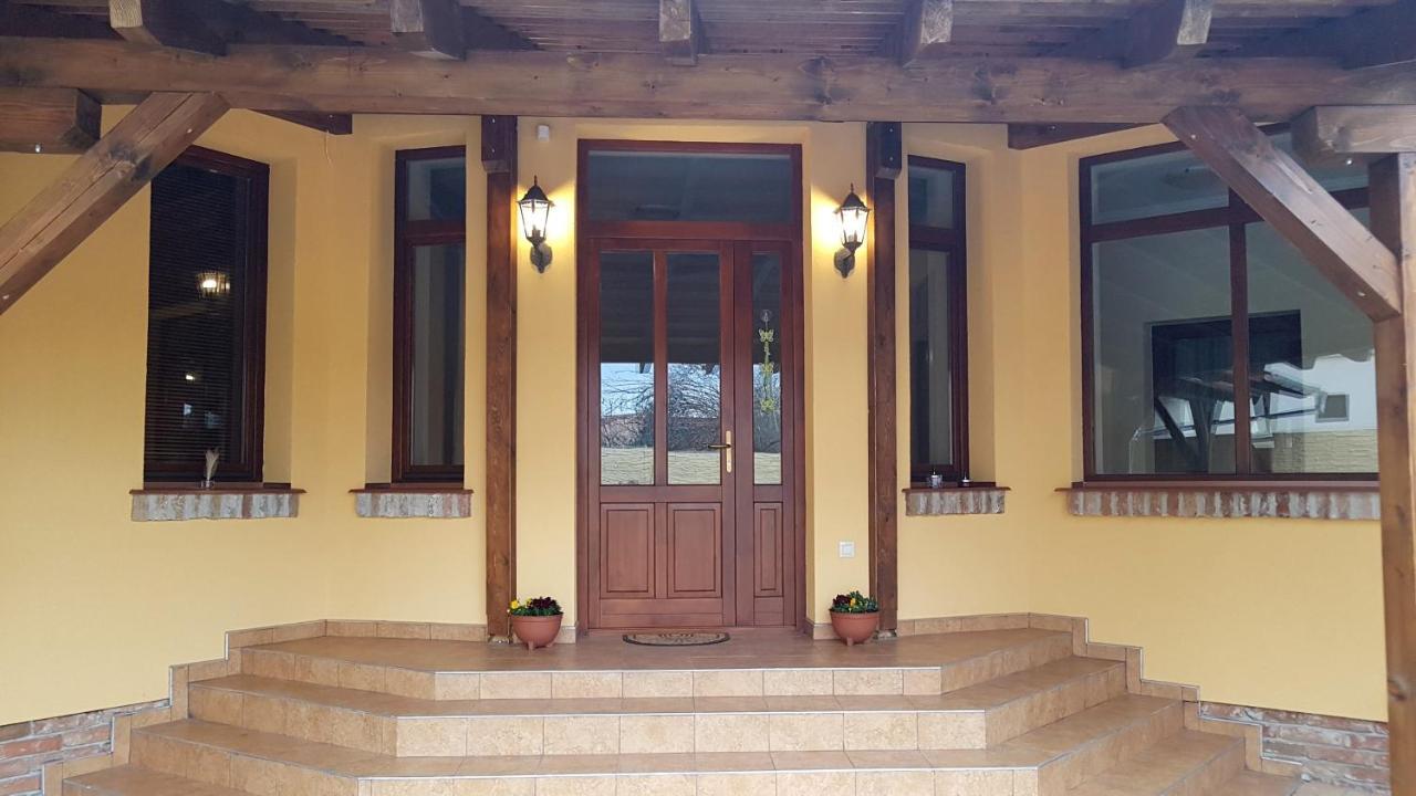 Toscana Apartman Gyula Exterior foto