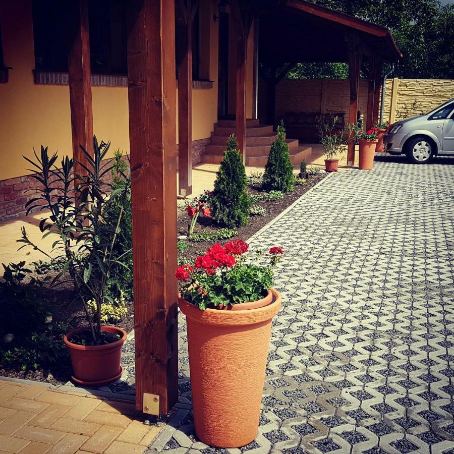 Toscana Apartman Gyula Exterior foto